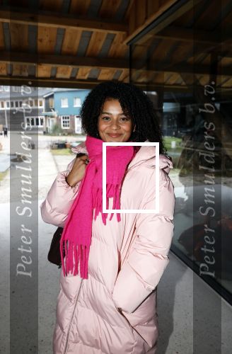 Amsterdam 30 januari 2026
Buiten gewone gezinnen, het nieuwe boek van acteur, columnist en podcastmaker Diego Gonzalez-Clark is vandaag gepresenteerd. Chantal Janzen ontving het eerste boek .