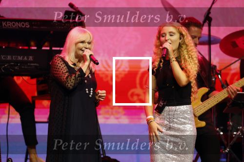 Tilburg 2 oktober 2023
Buma Prijzen in 013 in Tilburg .
Zangeres Mieke zingt samen met Marco Schuitmaker het liedje Engelbewaarder.