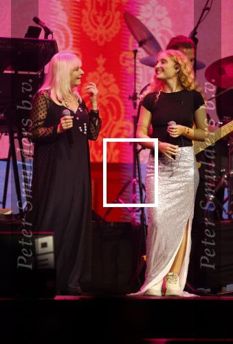 Tilburg 2 oktober 2023
Buma Prijzen in 013 in Tilburg .
Zangeres Mieke zingt samen met Marco Schuitmaker het liedje Engelbewaarder.