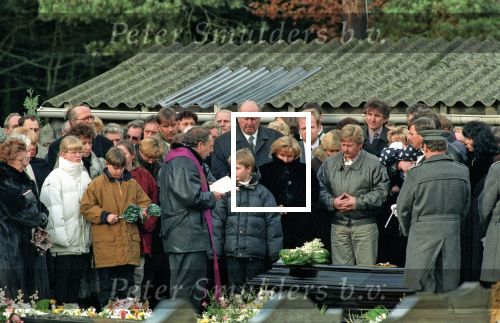 Belgie, 10 Januari 1995
Mieke Zangeres haar man Hugo wordt begraven
Foto Peter Smulders BV