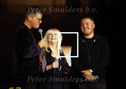 Tilburg 2 oktober 2023
Buma Prijzen in 013 in Tilburg .
Zangeres Mieke zingt samen met Marco Schuitmaker het liedje Engelbewaarder.