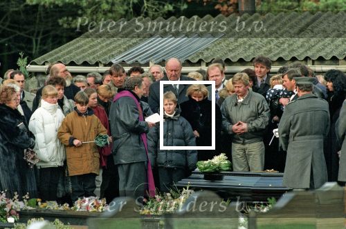 Belgie, 10 Januari 1995
Mieke Zangeres haar man Hugo wordt begraven
Foto Peter Smulders BV