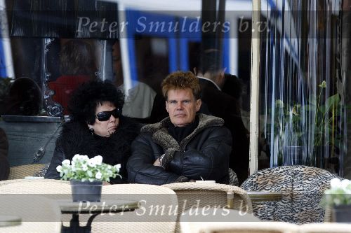Amsterdam 8 april 2006
Ad Visser met zij vrouw op terras bij Joffers op de cornelis schuytstraat.