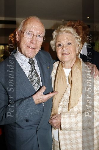 Amsterdam 9 april 2006
Chez Cas in de kersentuin met allemaal oude artiesten en relaties van Tonny Eyk.
Eddy Christiani met Annie de Reuver