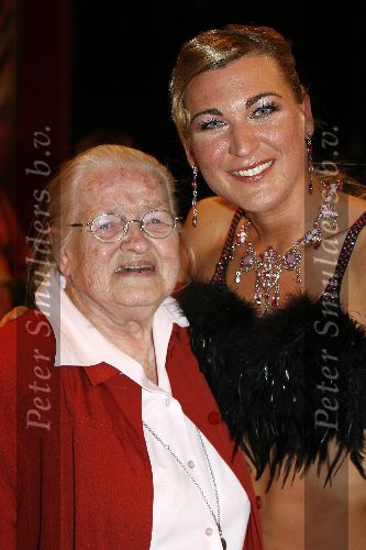 Hilversum 7 mei 2006
Dancing with the stars.
Barbara de Loor met haar oma