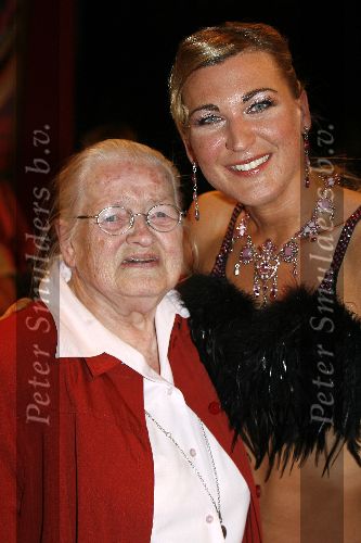 Hilversum 7 mei 2006
Dancing with the stars.
Barbara de Loor met haar oma
