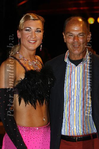 Hilversum 7 mei 2006
Dancing with the stars.
Barbara de Loor met Ab Krook en navel piercing