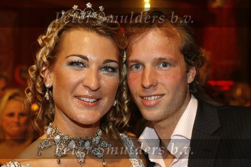 Hilversum 21 april 2006
Dancing with teh stars in studio 23
Barbara de Loor met vriend
