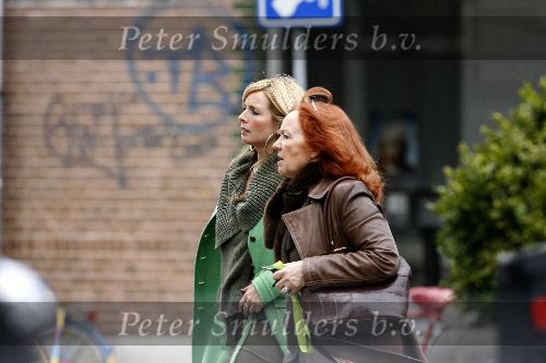 Amsterdam 15 april 2006
Candy Dulfer en haar moeder doen boodchappen op de cornelis schuytstraat