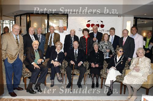 Amsterdam 9 april 2006
Chez Cas in de kersentuin met allemaal oude artiesten en relaties van Tonny Eyk.
Aad Ouborg   Cas Spijkers  Wout v Liempt Eddy Christiani Ellen Vogel Jan Derksen Marian Hilarides Annie de Reuver Hans v Swol Teddy Scholten Frans Poptie Herman Krebbers Eli Asser Ton Lutz Ann Hasekamp Leen Timp en Aase Rasmussen