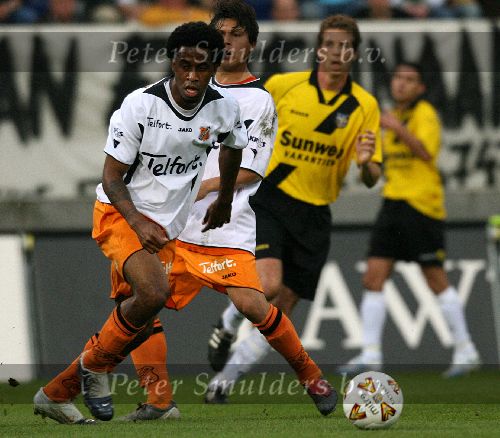 Breda, 9 Mei 2006 Laatste wedstrijd in de play-offs voor degradatie/promotie eredivisie Seizoen 2005/2006
NAC-FC Volendam, eindstand 0-0
Charles Dissels
© Edwin van Zandvoort