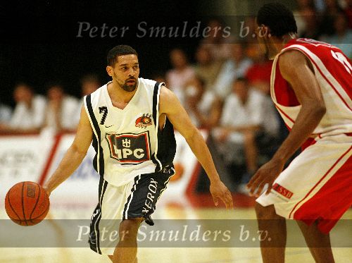 Den Bosch, 18 Mei 2006
Play Offs Basketbal Ned, Kampioenschap tussen Eifel Towers Den Bosch- MPC Capitols, eindstand 86-82 in The best of Seven De stand na 3 wedstrijden 2-1 in het voordeel van Den Bosch Chris McGuthrie
© foto Edwin van Zandvoort