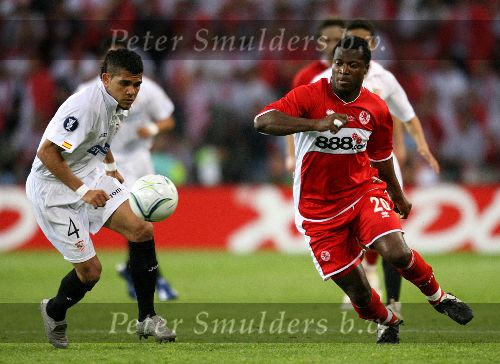 Eindhoven, 10 Mei 2006 Finale UEFA Cup Seizoen 2005/2006 tussen Middlesbrough FC-FC Sevilla, eindstand 0-4
Daniel Alves in duel met Aitor Ocio
© Edwin van Zandvoort