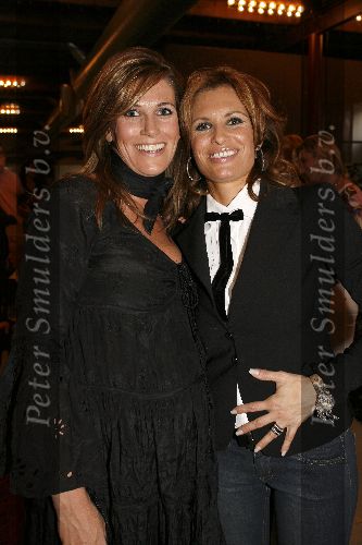 Ouderkerk aan de Amstel 3 april 2006
Presentatie boek Leontine Borsato in restaurant Lute.
Leontine en Danielle Overgaag