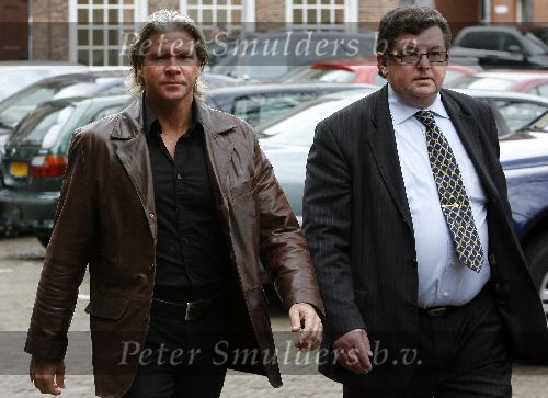 Utrecht 14 april 2006
Begrafenis Wout v Dodeweerd.
Dries Roelvink met manager