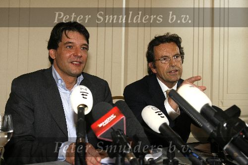 Amsterdam 13 april 2006
Persconferentie Edwin de Roy v Zuydewijn na rechtzaak in hotel Meridien met hond. Pim de Vos