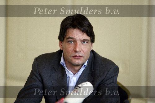 Amsterdam 13 april 2006
Persconferentie Edwin de Roy v Zuydewijn na rechtzaak in hotel Meridien met hond.
