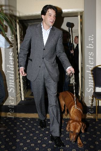 Amsterdam 13 april 2006
Persconferentie Edwin de Roy v Zuydewijn na rechtzaak in hotel Meridien met hond.