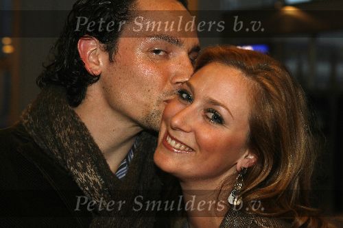 Amsterdam 9 april 2006
Premiere Black Pinocchio in de RAI.
Fabienne de Vries met vriend kussend