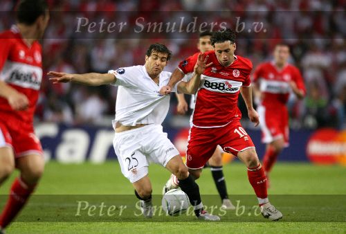 Eindhoven, 10 Mei 2006 Finale UEFA Cup Seizoen 2005/2006 tussen Middlesbrough FC-FC Sevilla, eindstand 0-4
Fabio Rochemback in duel met Enzo Maresca
© Edwin van Zandvoort