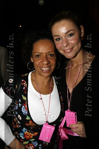 Amsterdam 4 april 2006
Presentatie samsung telefoon in Cineac.
Froukje de Both met een vriendin