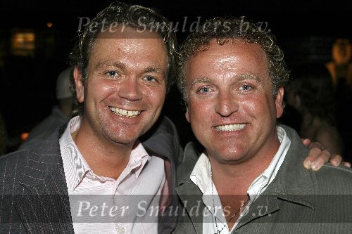 Hilversum 25 april 2006
Presentatie dvd Gooische vouwen in Musk.
 Gordon met een vriend
