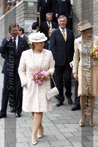 Amsterdam 26 april 2006
Maxima Prins Willem Alexander en de groothertog Hendrik van Luxemburg met zijn vrouw Groothertogin Maria Theresa bezoeken het v Gogh museum.