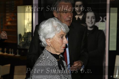 Amsterdam 11 april 2006
Maxima bezoekt de tentoonstlling over Anne Frank in het Nederlands Museum.   hans v Mierlo met oud minister...