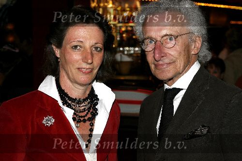 Amsterdam 11 april 2006
Joop Braakhekke viert zijn 65 verjaardag in le Garage
Harry Mulisch met zijn vrouw