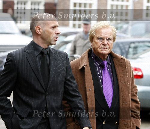 Utrecht 14 april 2006
Begrafenis Wout v Dodeweerd.
Henk Pleket met zoon
Peter Smulders bv