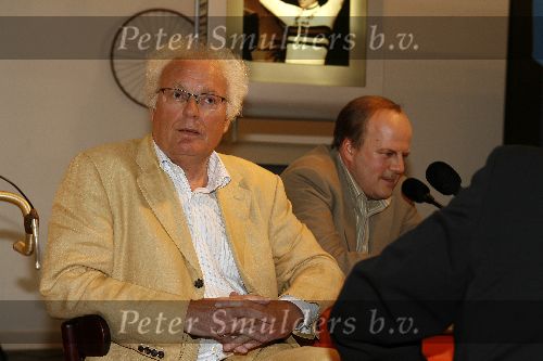Amsterdam 11 mei 2006
Presentatie DVD Henk Spaan in Olympisch stadion.
Erik v Muiswinkel en Diederik v Vleuten.