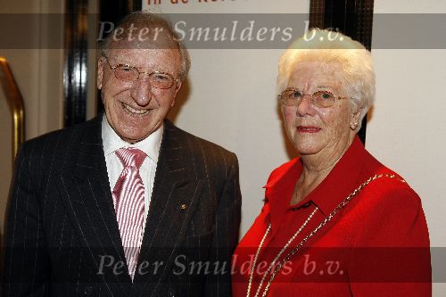 Amsterdam 9 april 2006
Chez Cas in de kersentuin met allemaal oude artiesten en relaties van Tonny Eyk.
Herman Krebbers met vrouw