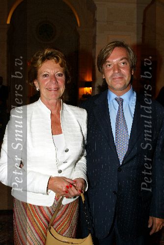 amsterdam 9 september 2003
modeshow frans molenaar in het amstel hotel
met irene v d laar
neelie kroes en Jan Dirk Paarlberg
