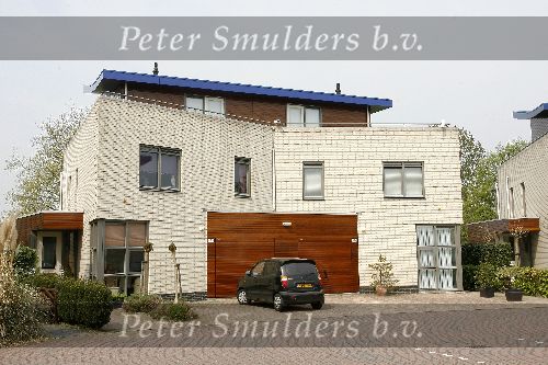 Capelle aan de Ijssel 7 mei 2006
Huis jan Peter Balkenende beveiligd met camera\'s en een politie post voor de deur