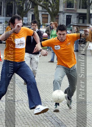 Amsterdam 23 april 2006
Voetballen voor SOS kinderdorpen in Amsterdam.
Jan Smit