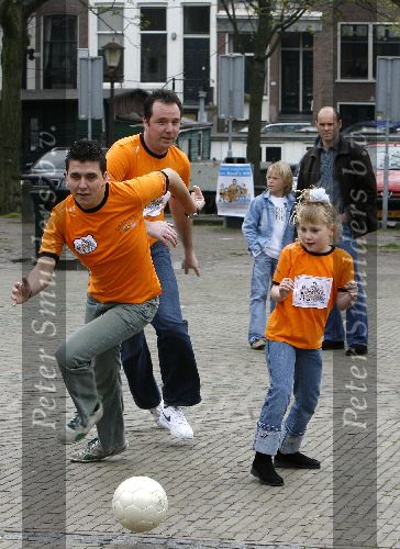 Amsterdam 23 april 2006
Voetballen voor SOS kinderdorpen in Amsterdam.
Jan Smit