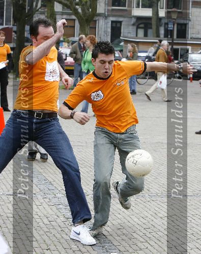 Amsterdam 23 april 2006
Voetballen voor SOS kinderdorpen in Amsterdam.
Jan Smit