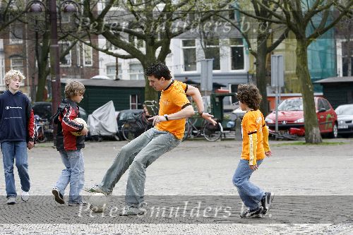 Amsterdam 23 april 2006
Voetballen voor SOS kinderdorpen in Amsterdam.
Jan Smit