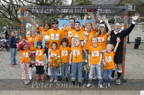 Amsterdam 23 april 2006
Voetballen voor SOS kinderdorpen in Amsterdam.
Lodewijk Hoekstra  Jan Smit Fabienne de Vries  Fiona Heering Ruben Nicolai
