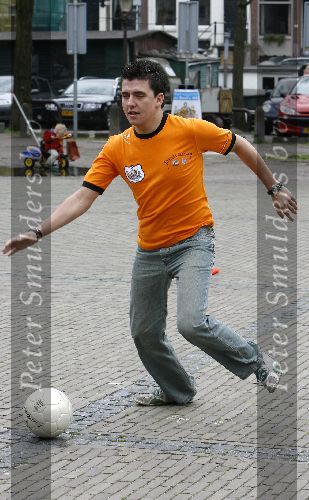 Amsterdam 23 april 2006
Voetballen voor SOS kinderdorpen in Amsterdam.
Jan Smit