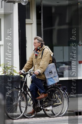 Amsterdam 23 april 2006
Jeroen Krabbe en Herma Krabbe op de fiets