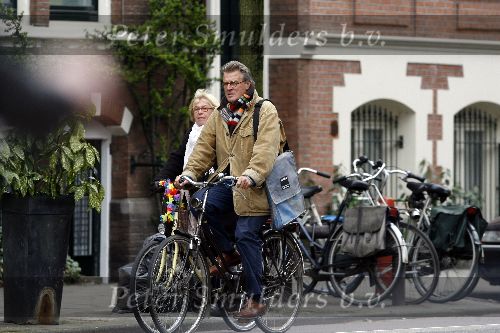 Amsterdam 23 april 2006
Jeroen Krabbe en Herma Krabbe op de fiets
