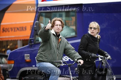 Amsterdam 20 april 2006
Jim de Groot met een vriendin op de pc hbooftstraat.