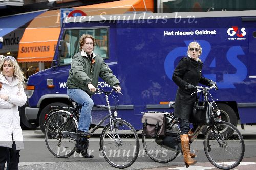 Amsterdam 20 april 2006
Jim de Groot met een vriendin op de pc hbooftstraat.