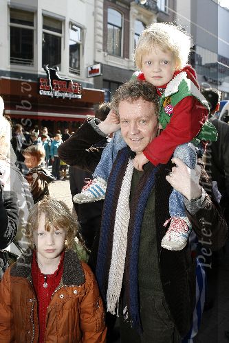 Amsterdam 16 april 2006
Premiere Astrid en de Vikingen in Tuschinski.
Jochem Fluitsma met kinderen