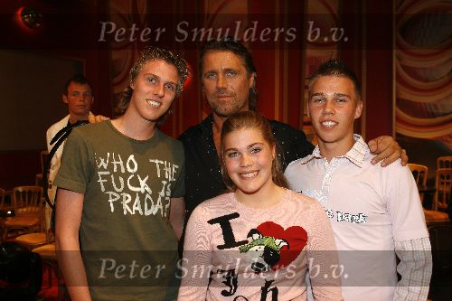 Hilversum 30 april 2006
Dancing with the stars.
John de Wolf  met zijn kinderen