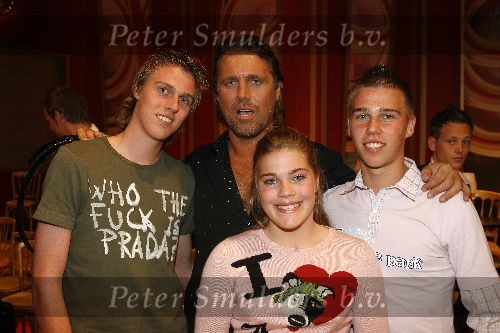 Hilversum 30 april 2006
Dancing with the stars.
John de Wolf  met zijn kinderen