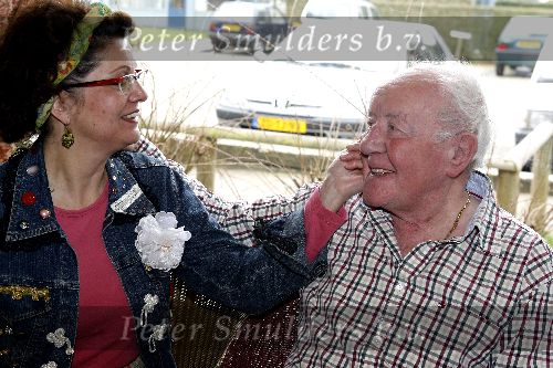 Laren 19 april 2006
Johnny Kraaykamp sr viert zijn 81e verjaardag in het Rosa spier verpleegtehuis . Johnny met zijn ex vrouw