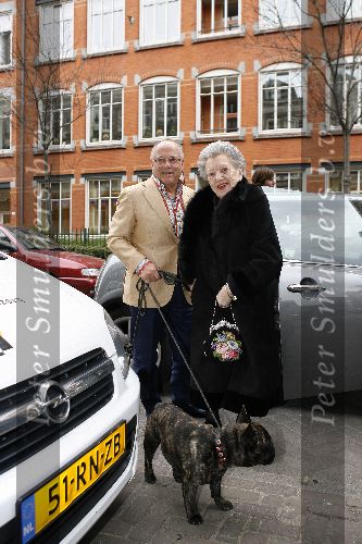 Amsterdam 11 april 2006
Joop Braakhekke viert zijn 65 verjaardag in le Garage
Joop met moeder en hond
