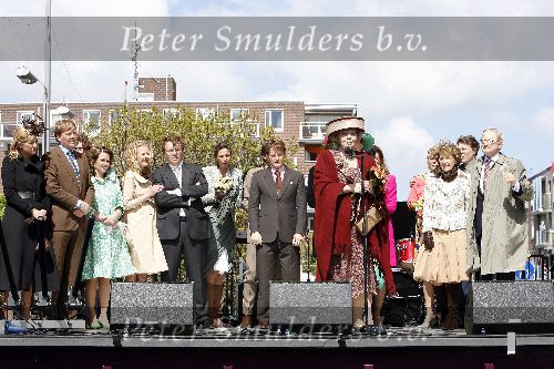 Almere 29 april 2006
Koninginnedag 2006 in Almere en Zeewolde.
 Prins Constantijn en Prinses laurentien Maxima Prins Willem Alexander Prinses Annette Prinses mabel Prins Friso Prinses marilene Prins Maurits Koningin Beatrix Prinses Margriet Pieter v Vollenhoven Prins Floris Prinses Aimee en Prien Pieter Christiaan